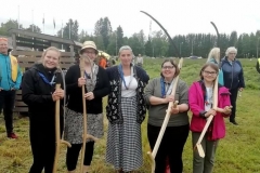 Niittykärpät 2 jännittävät ennen omaa suoritustaan