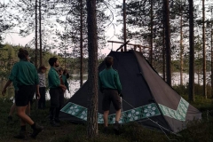 Kohte-teltan pystytysnäytös