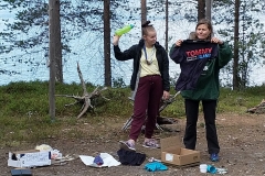 Perinteinen huutokauppa eli löytötavaroiden esittely. Kuva: Mari Hurskainen